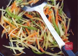 青椒胡萝卜土豆丝的做法图解6
