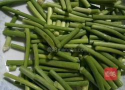 蒜苔炒肉片的做法图解2