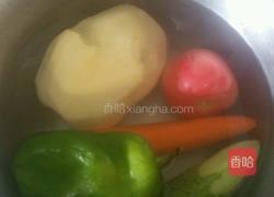 三文鱼蔬菜沙拉的做法图解1