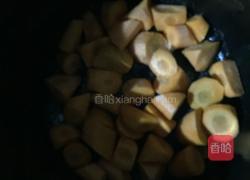 五花肉顿胡萝卜的做法图解7