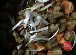 五花肉顿胡萝卜的做法图解8