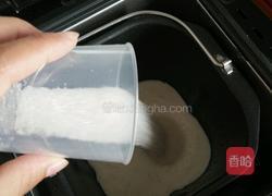 淡奶油面包(面包机版)的做法图解2