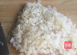 银耳莲子汤的做法图解3