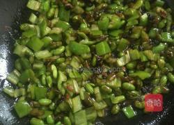 毛豆米炒辣椒的做法图解5