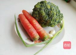 清炒西兰花胡萝卜的做法图解1