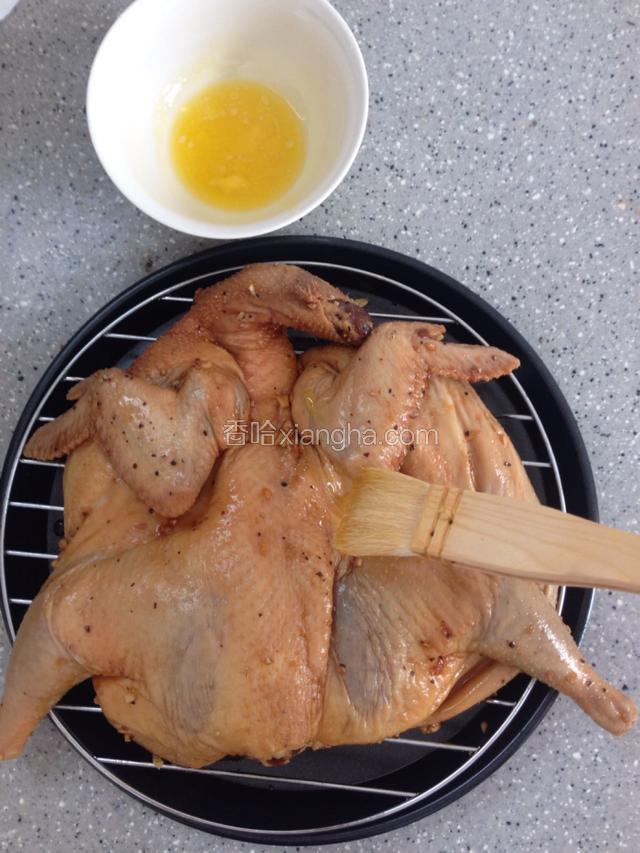 黄油液化，刷在鸡的表面