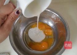 香蕉蔓越梅戚风的做法图解3