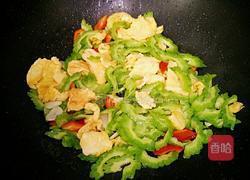 苦瓜炒鸡蛋的做法图解9