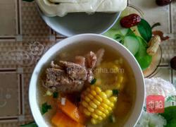 玉米胡萝卜大骨汤的做法图解4