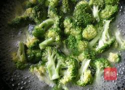 火腿炒西兰花的做法图解3