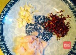 肉丝辣椒丝炒四季豆的做法图解1