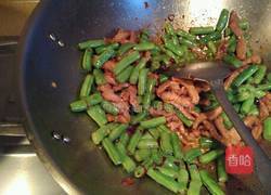 肉丝辣椒丝炒四季豆的做法图解6
