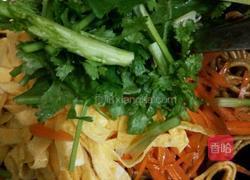 蛋皮炒面的做法图解8