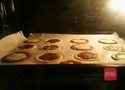 Illustration of how to make two-color plum blossom cookies 10
