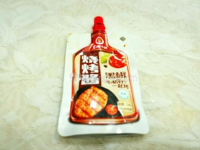 准备黑椒烧烤酱。