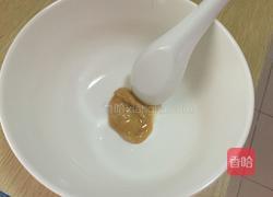 蒜香绿豆芽拌面的做法图解1