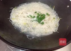蒜香绿豆芽拌面的做法图解5