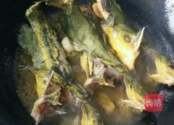 当归人参水鱼汤的做法图解3