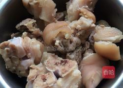 玉米猪蹄汤的做法图解2