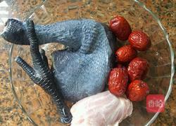 乌鸡煲红枣汤的做法图解1