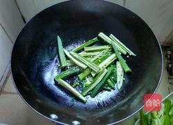 素炒辣椒秋葵的做法图解3