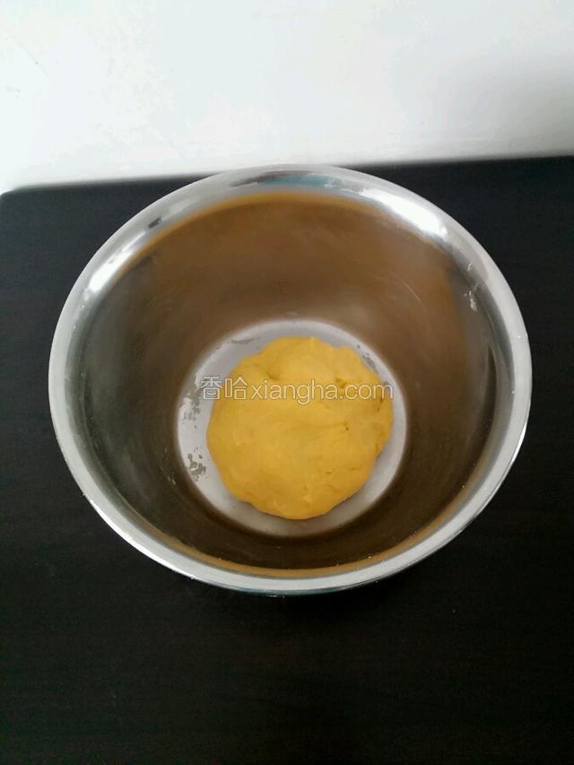 揉成光滑的面团