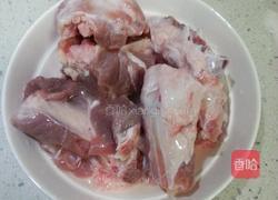 秀珍菇枸杞筒骨汤的做法图解2