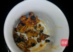 老干妈牛肉辣酱炒蛋黄的做法图解5