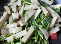 蒜苔炒素鸡的做法图解5