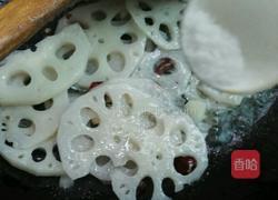 炝炒藕片的做法图解5