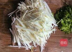 青椒炒茭白的做法图解2