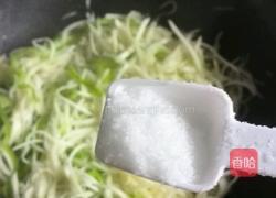 青椒炒茭白的做法图解5