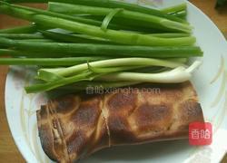 香葱拌干豆腐卷的做法图解1