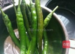 面拌线椒的做法图解1