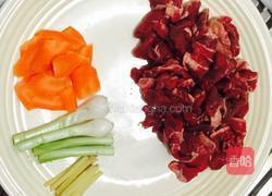 牛肉炒蒜苗的做法图解2