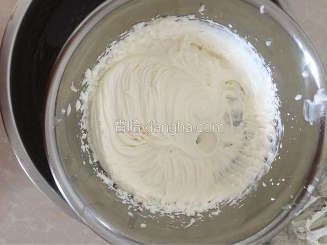 淡奶油打发至六七成