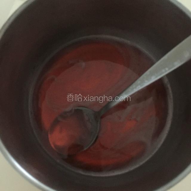 QQ糖加入适量的水煮融化放凉