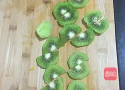 Illustration of how to make dragon fruit yogurt mousse cake 12