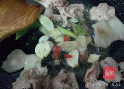 五花肉炒黄花的做法图解6