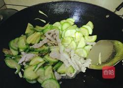 西葫芦炒脊里肉的做法图解10