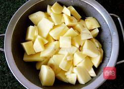 土豆焖鸭的做法图解2