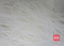 卷心菜炒粉的做法图解1