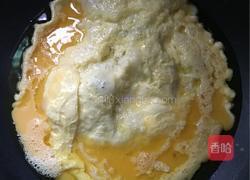 蟹味菇炒鸡蛋的做法图解7