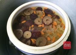 银耳百合炖红枣的做法图解7