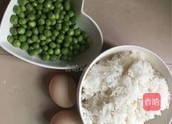 豌豆蛋炒饭的做法图解1