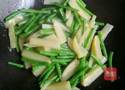 土豆茄子炖豆角的做法图解4