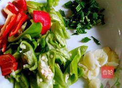 辣椒炒嫩南瓜的做法图解3