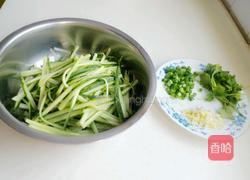 凉拌黄瓜丝的做法图解2