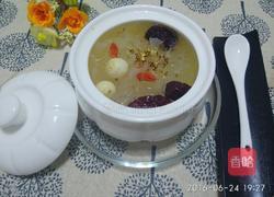 冰糖银耳莲子羹的做法图解3