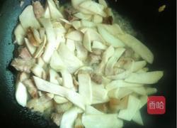 鸡腿菇炒瘦肉的做法图解2